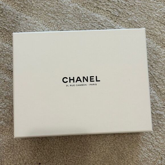 Chanel Gift Box - Picture 2 of 3